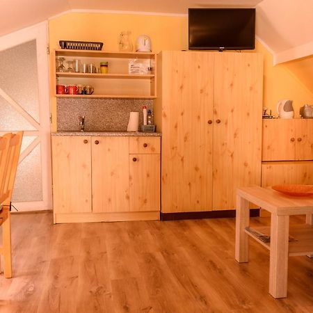 Chatka Elegant Bešeňová Kültér fotó