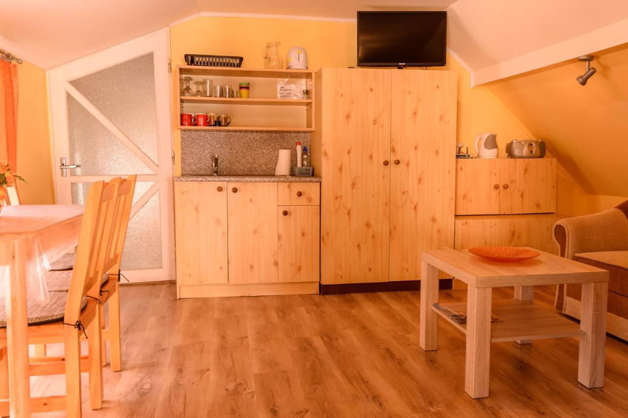 Chatka Elegant Bešeňová Kültér fotó