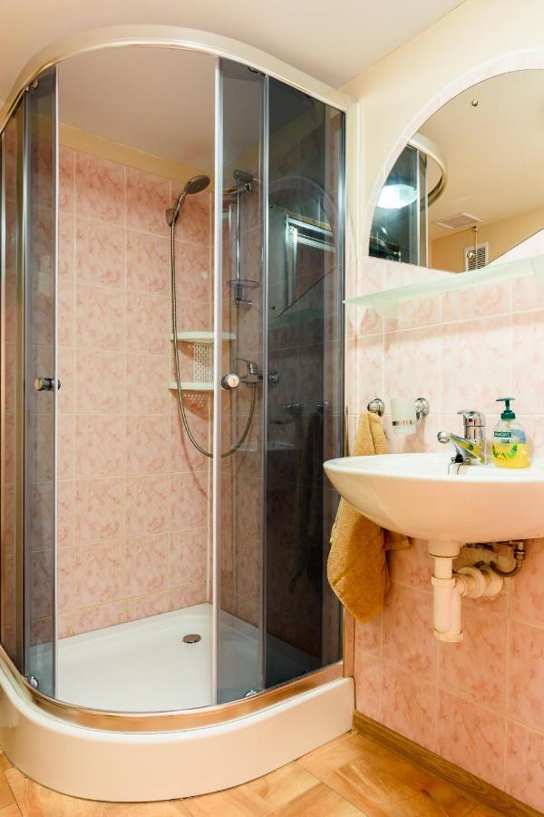 Chatka Elegant Bešeňová Kültér fotó
